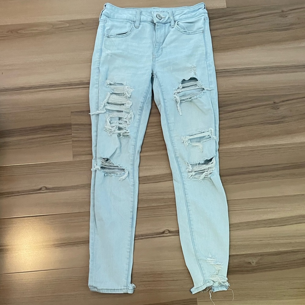 Light Distressed Jeans
